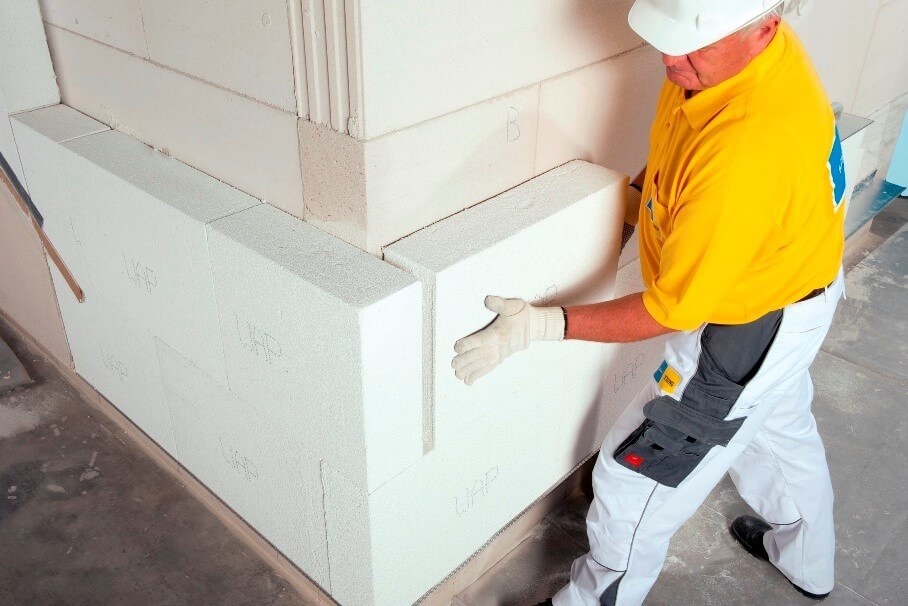 Izvedba fasade: polaganje Multipor plošč na Ytong zid